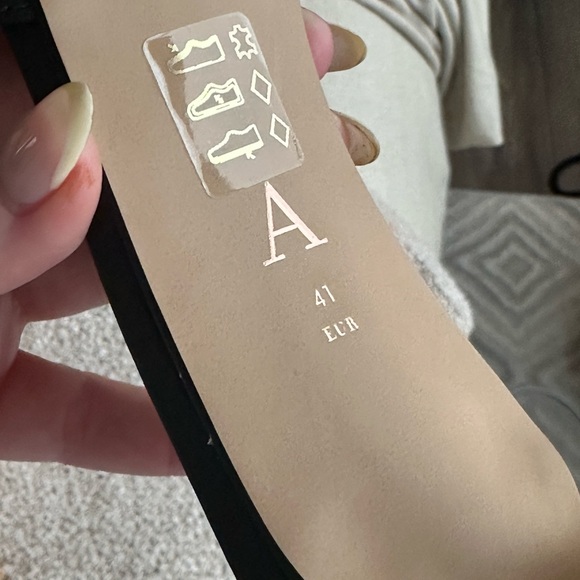 Black grommet low heel sandal - Picture 4 of 7